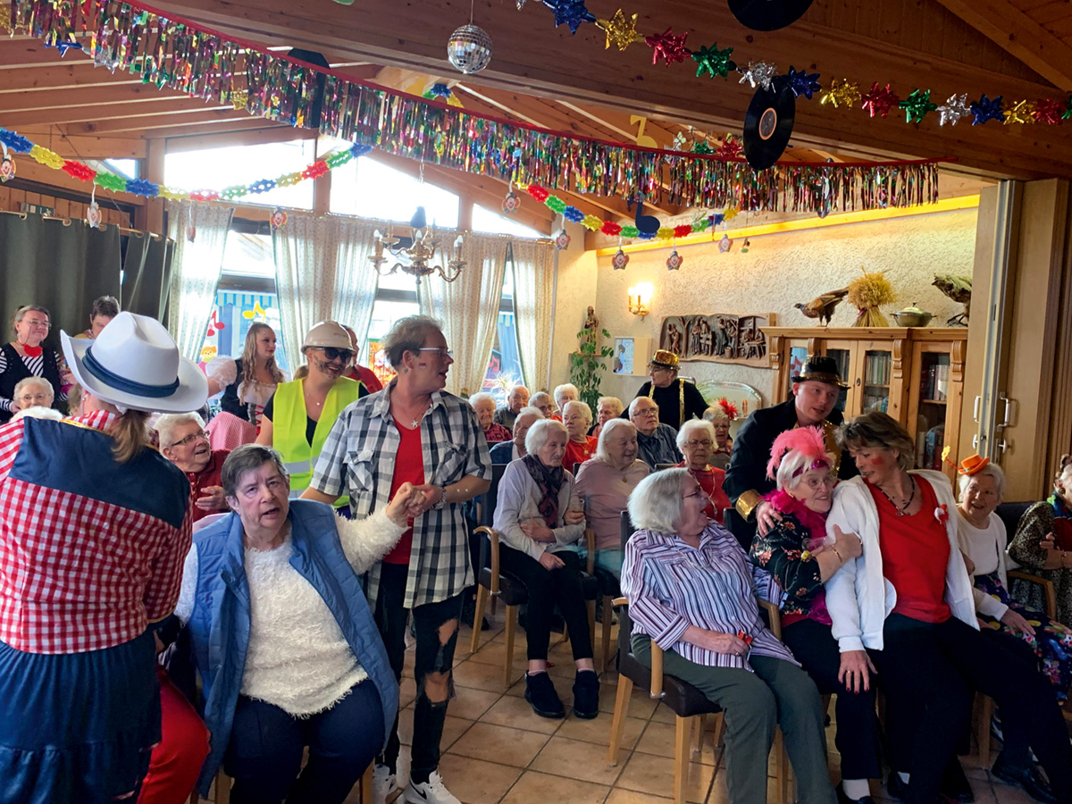 Unser alljährliches Karnevalsfest - wieder bunt und laut!