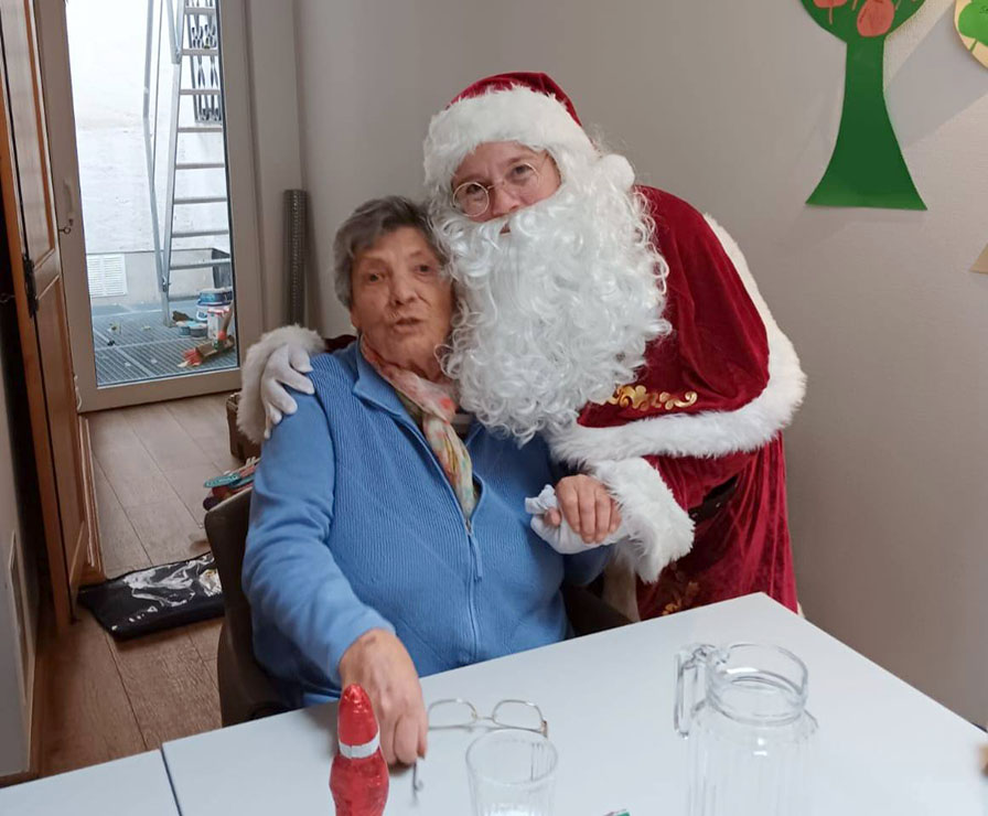 Nikolaus und seine kleinen Helfer machte auch eine Stop bei unseren Tagespflegegästen